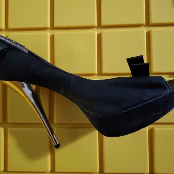 High Heels - Picture 2 of 2